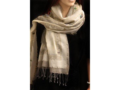 Wollen sjaal of stola in laagjes met franjes, bohemian, taupe en offwhite