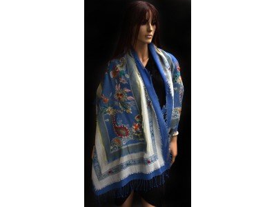 Wollen sjaal of stola, bohemian, blauw en offwhite en een beetje geel 