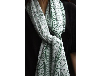 Katoenen sjaal of pareo met originele blockprint, wit en groen